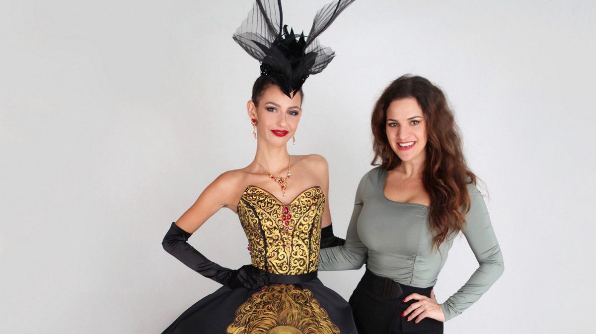 Tři lví hlavy i zlato jako symbol Česka: Národní kostým Anny Tejklové pro vítězku soutěže krásy se utká ve světě